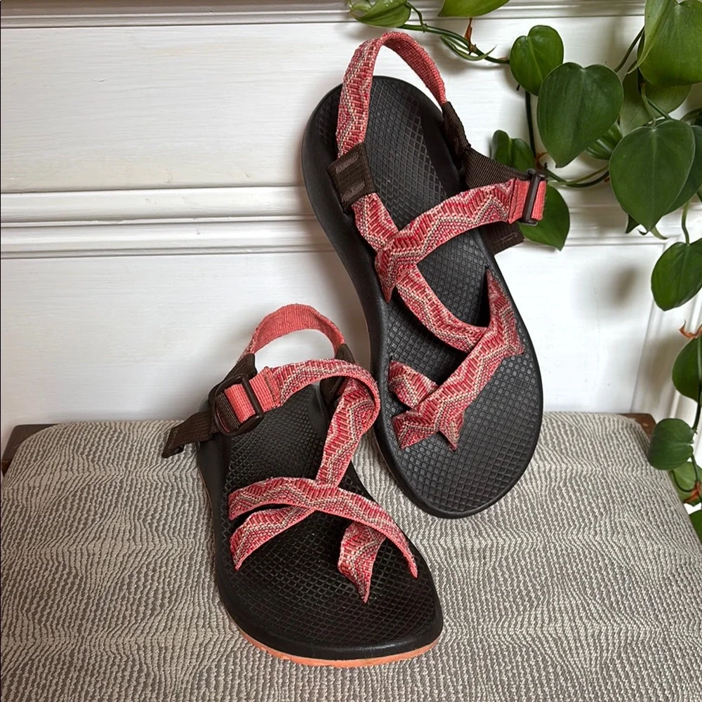 Chaco Peach/Brown Z1 Classic Sandals with Toe loop - Picture 1 of 8
